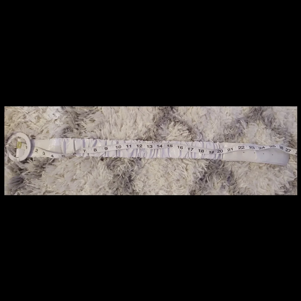 White stretchy belt (belt only)